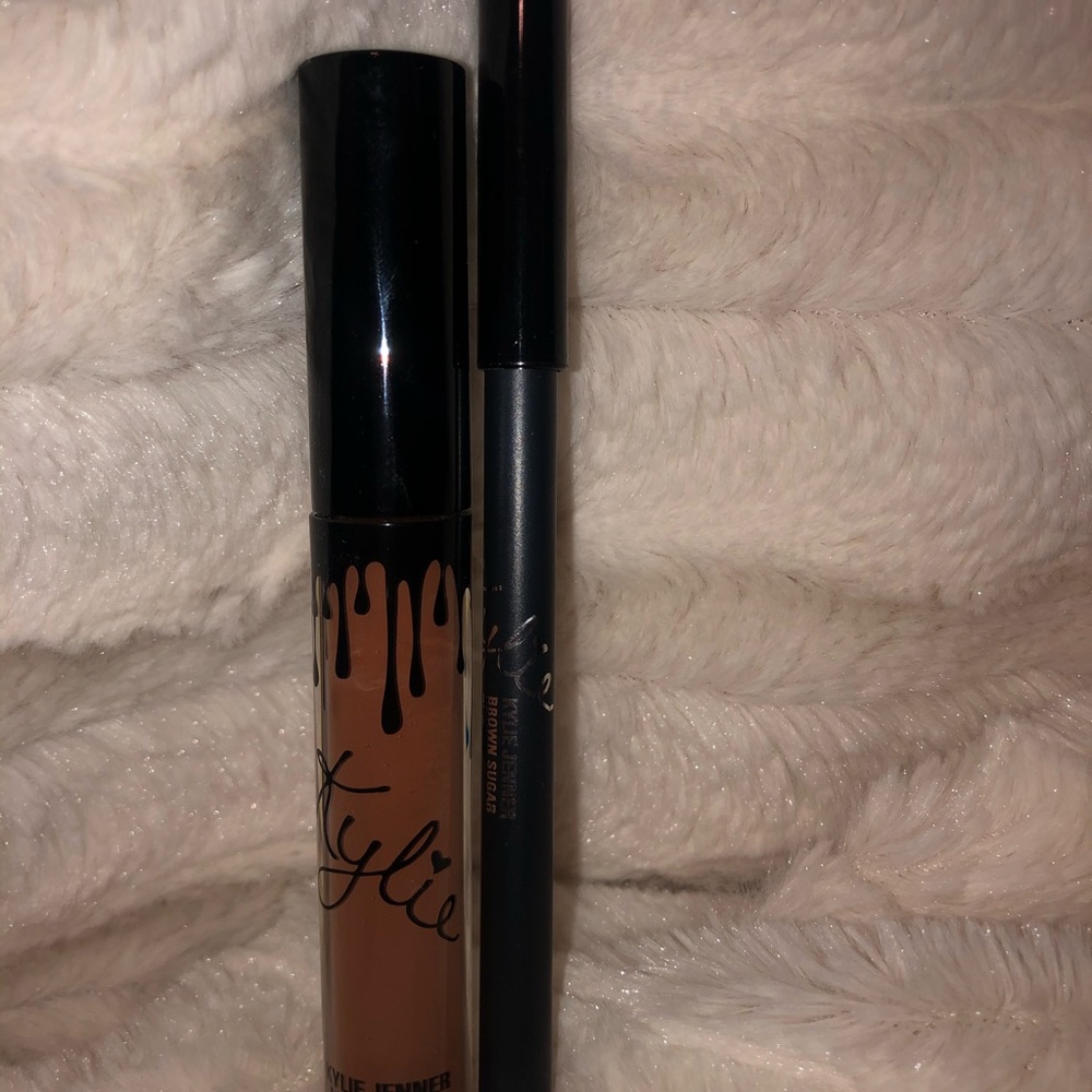 kylie cosmetics lip kit in brown sugar